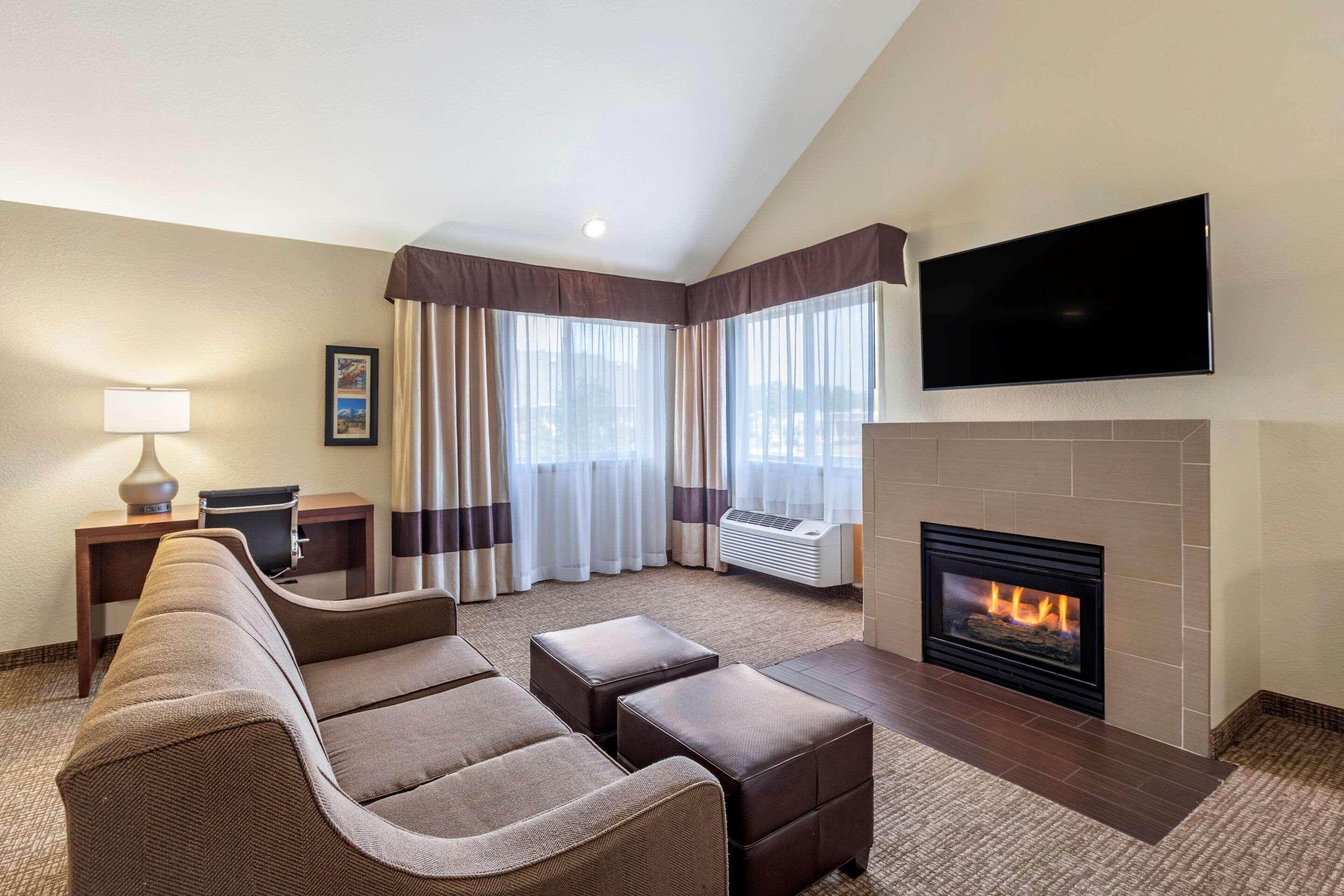 Comfort Inn & Suites Greeley Exterior photo